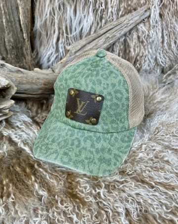 UPCYCLED GREENLEOPARD HAT